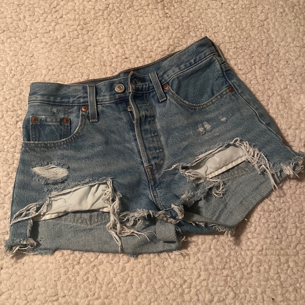lightly used 501 levi Jean shorts 🤍